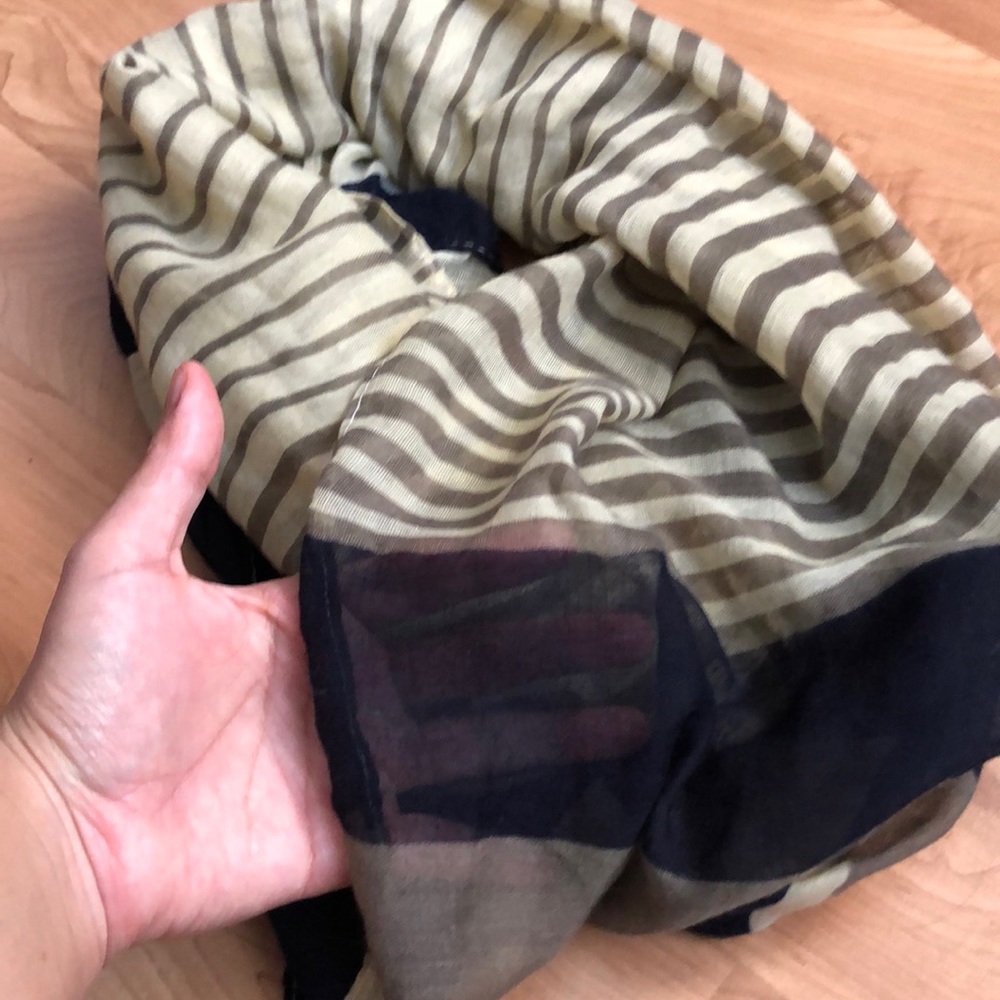 Lightweight spring scarf - Picture 3 of 4